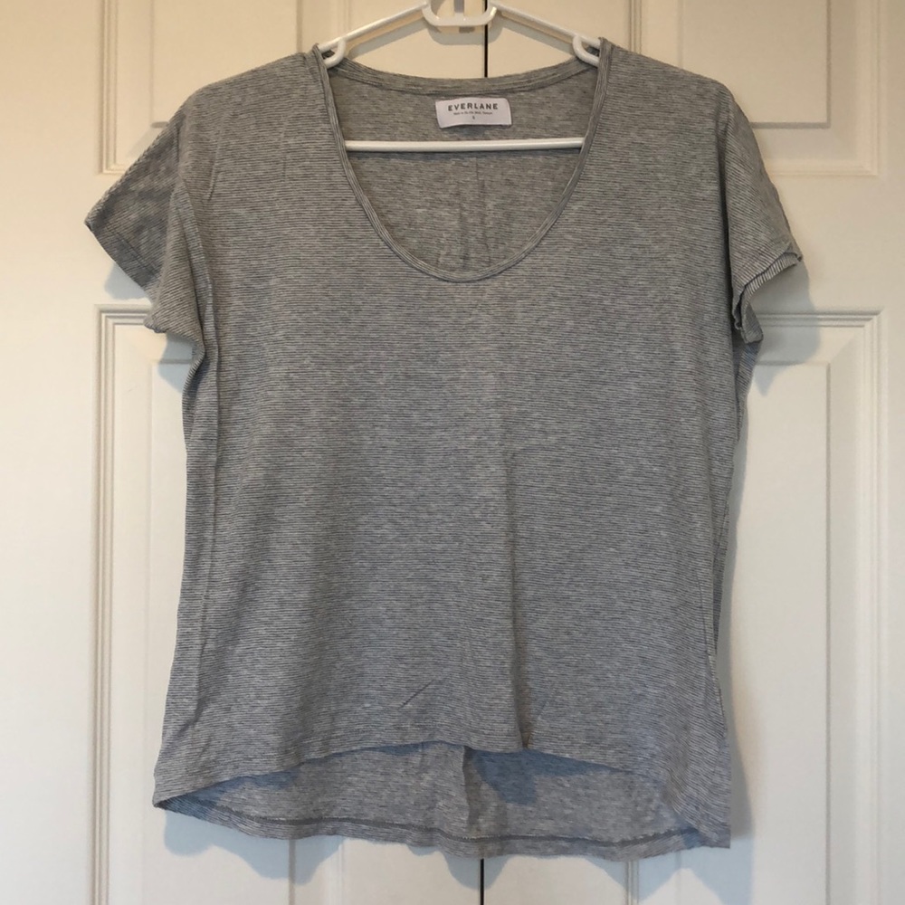 Everlane short sleeve scoop neck tshirt